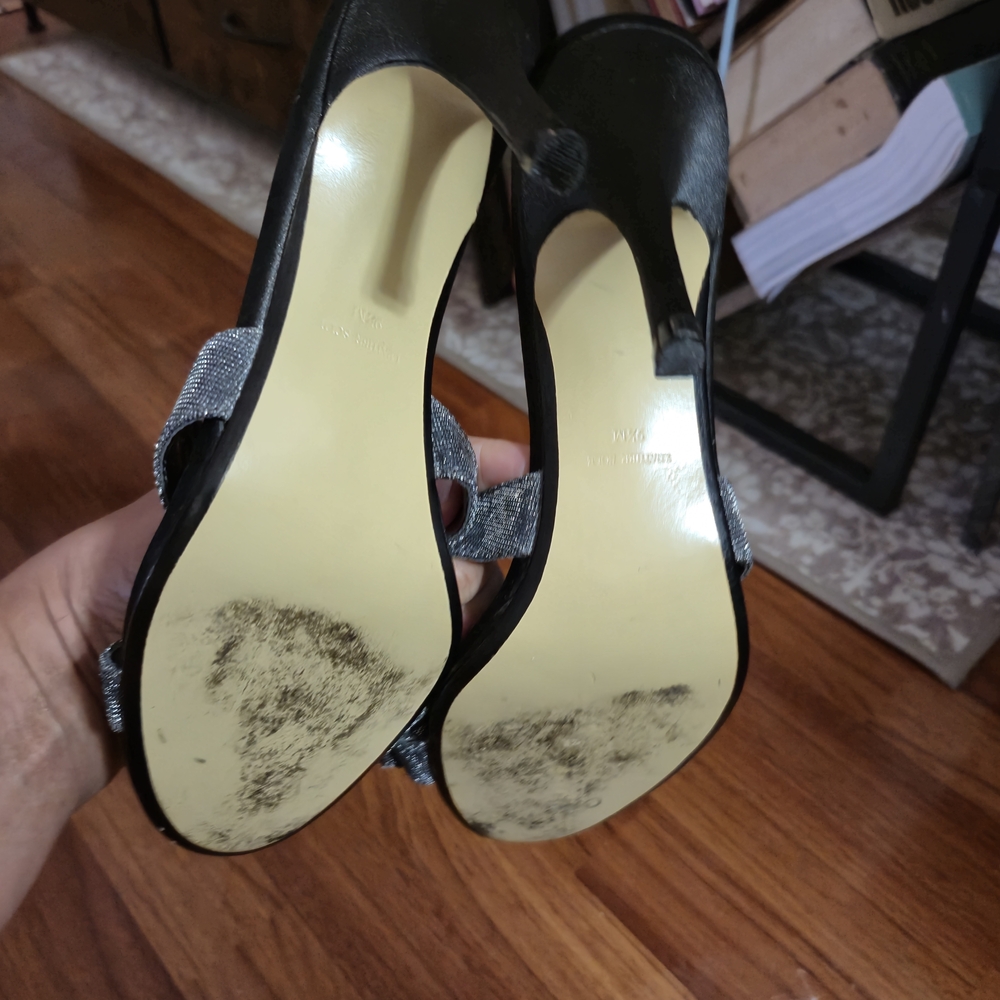 Ann Marino Silver Metallic Bow Slip-On Heels - Picture 4 of 7